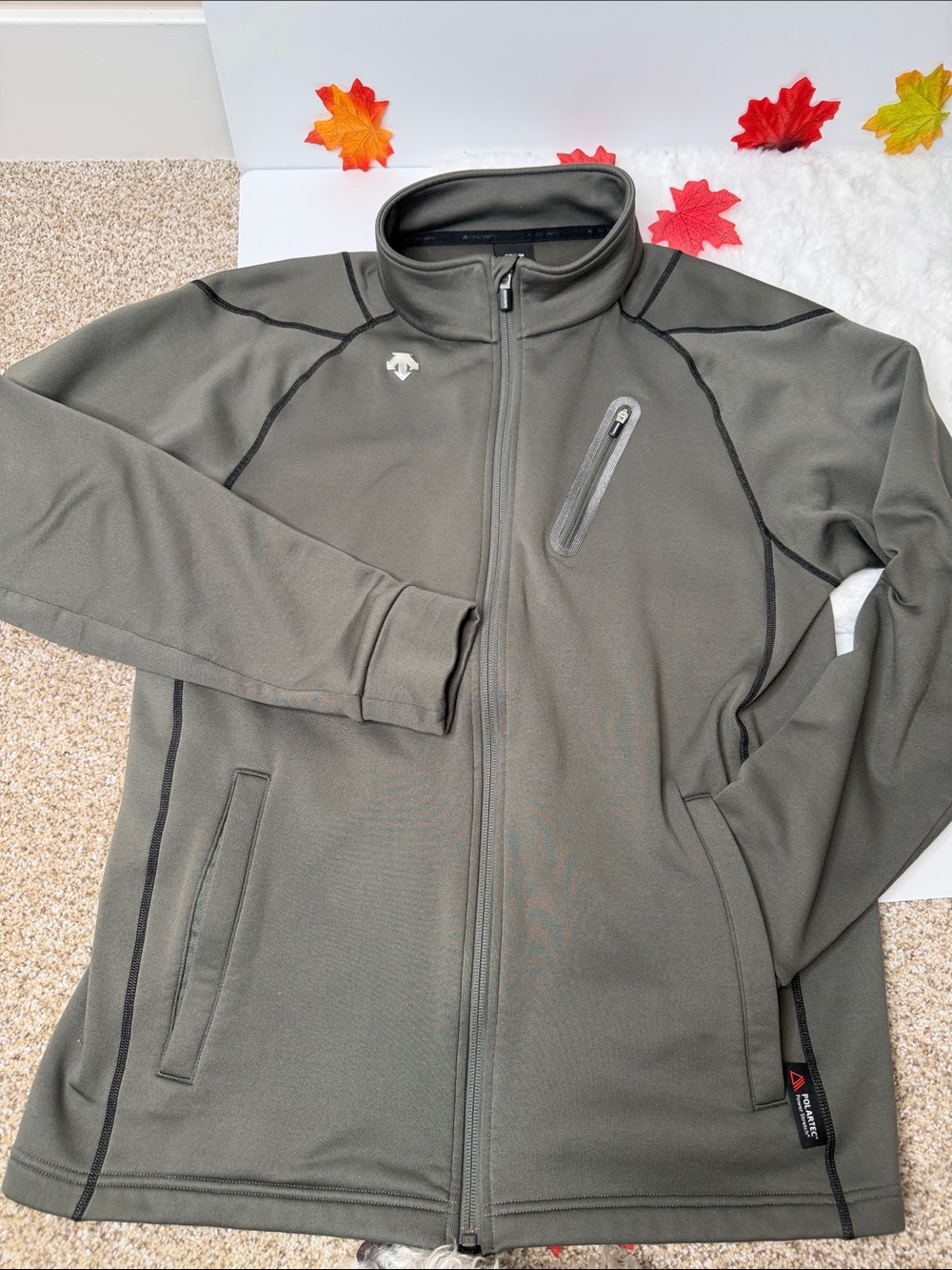 Men’s Grey Descente Full-Zip Performance Fleece Jacket- size medium 8/10